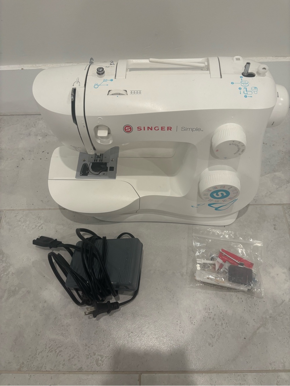 Singer Compact White Portable Sewing Machine - Lightweight & Easy Stitching